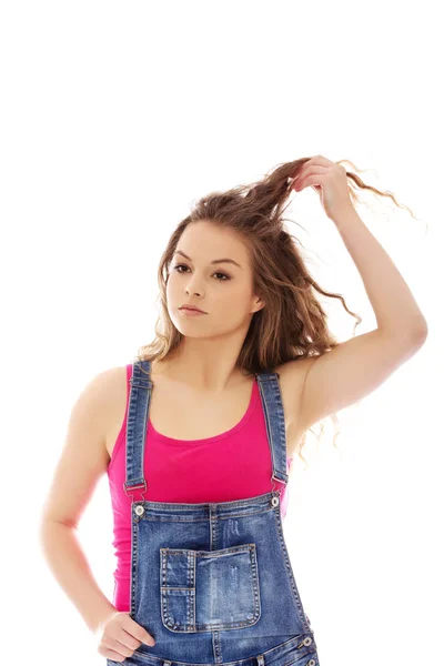 Bella ragazza con lunghi capelli ricci . — Foto Stock