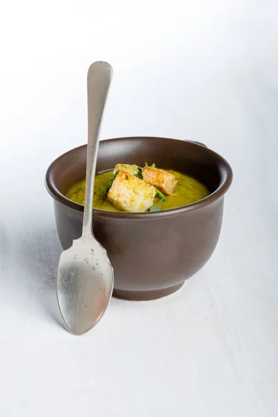 Sopa de abóbora verde com salsa e croutons — Fotografia de Stock