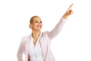 Genç gülümseyen iş kadını boşaltmak ya da bir şey için işaret