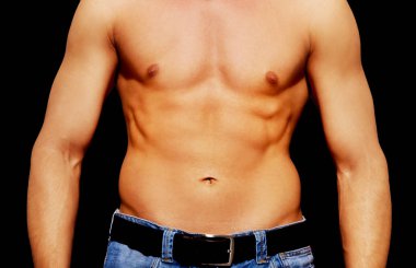 Kas gövde ile genç atletik erkek