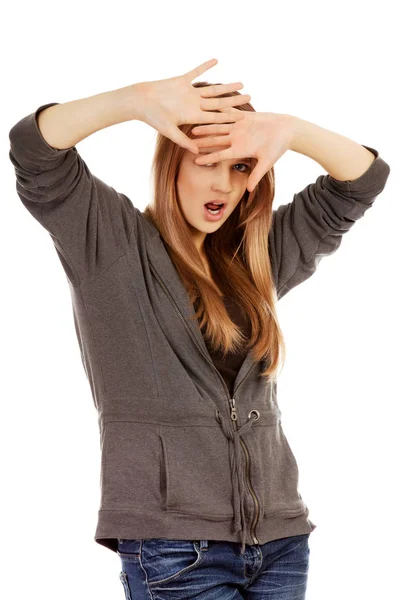 Teenage woman try to hiding herself — Stock Photo, Image