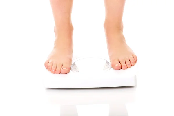 Slim womans legs on scale — Stock Photo, Image