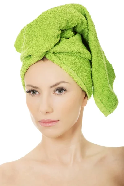 Bellezza donna con asciugamano turbante . — Foto Stock