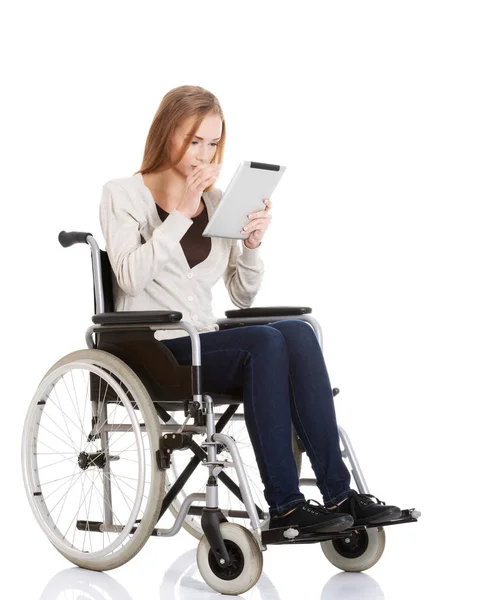 Beautiful casual woman sitting on w wheelchair with tablet. — Stock Photo, Image