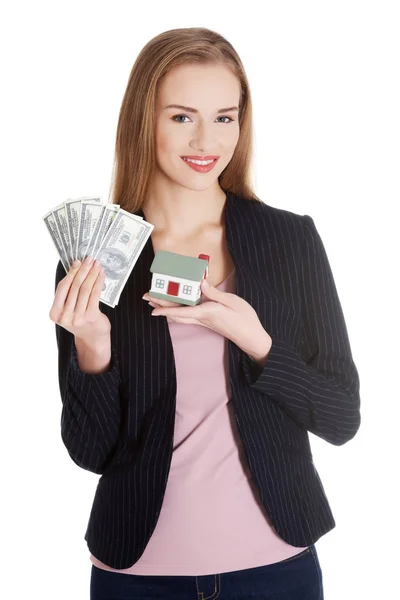 Mulher de negócios caucasiana bonita segurando curência dólar e dinheiro . — Fotografia de Stock