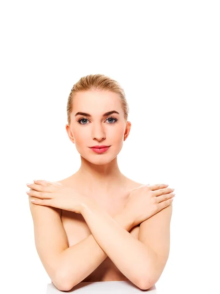 Vacker modell tjej med perfekta färska ren hud. Ungdom och hud vård koncept. — Stockfoto
