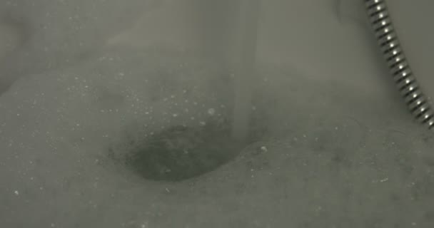 Making a bath. Water falling to bathtube. — Stock Video