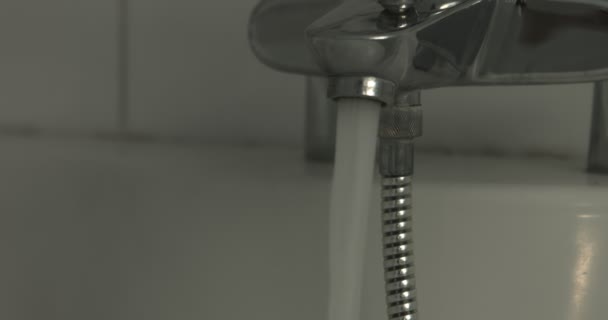 Silver faucet turned on filling bathtub with water. — Stock Video