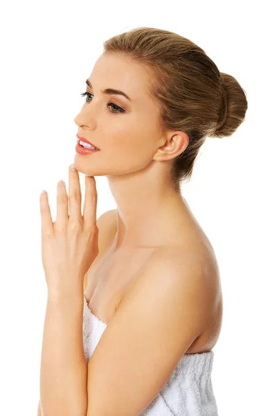 Woman pampering skin on spa — Stock Photo, Image