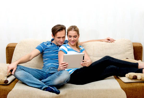 Streaming media - movie on tablet — Stock Photo, Image