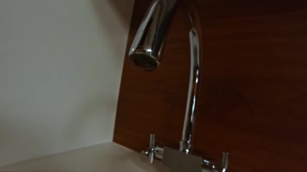 Broken leaking tap in slowmotion — Wideo stockowe