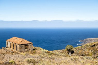 İspanyol, Garafa 'da manzara, drago ağacı ve La Palma' da eski bir ev, kanarya adaları, İspanya