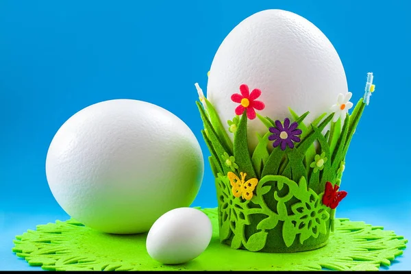 Білий пасхальне яйце — стокове фото