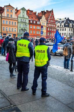 Yıkım ve imha demokrasi ve constitutio karşı sosyal protesto