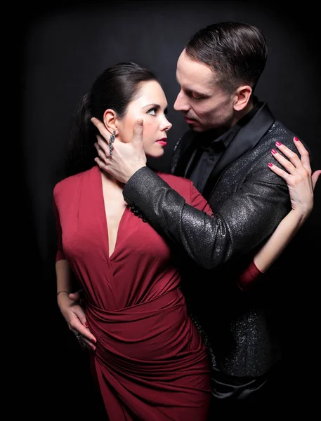 Attraktives Paar Professioneller Tänzer Die Leidenschaftlichen Tango Auf Dunklem Hintergrund — Stockfoto