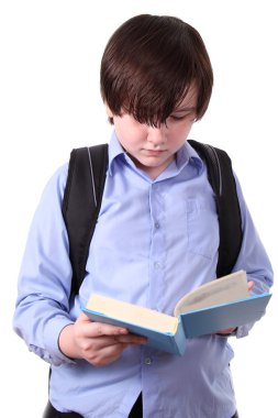 Öğrenci kitap okuma