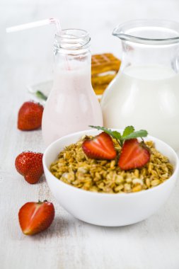 Granola çilek ile