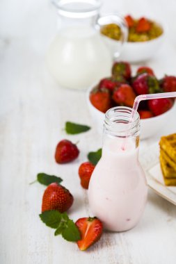 Güler yüzlü ve waffle çilek ile  