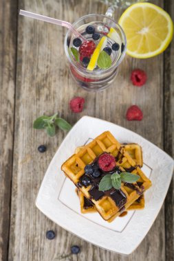 Çilek ve çikolata ile lezzetli gözleme 