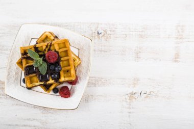 Çilek ve çikolata ile lezzetli gözleme 