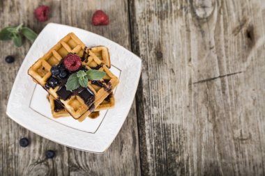 Çilek ve çikolata ile lezzetli gözleme 