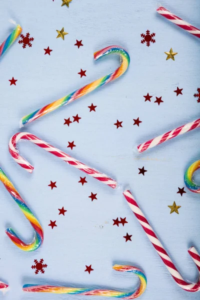 Gingerbread and candy canes on a  wooden background. Christmas s — Stock Photo, Image