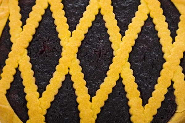 Torta rotonda di mirtilli su sfondo bianco — Foto Stock