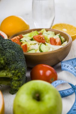 Gıda diyet ahşap bir masa için. 