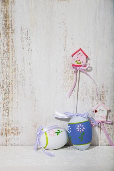 Easter eggs on a light wooden table. — Stock Photo, Image