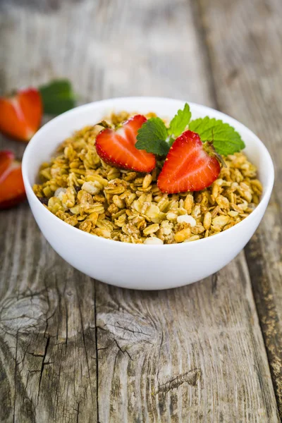 Granola with strawberry — Stock Photo, Image