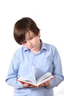 Öğrenci kitap okuma 