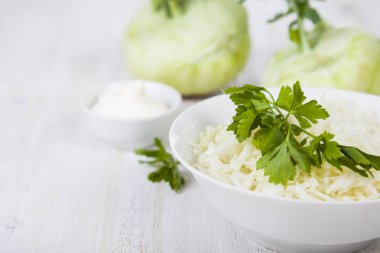 Salata sarımsak ile