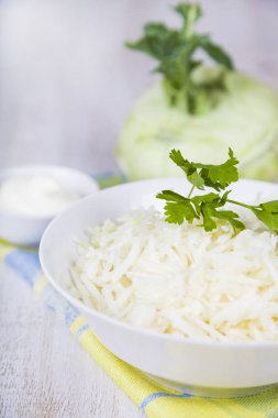 Salata sarımsak ile