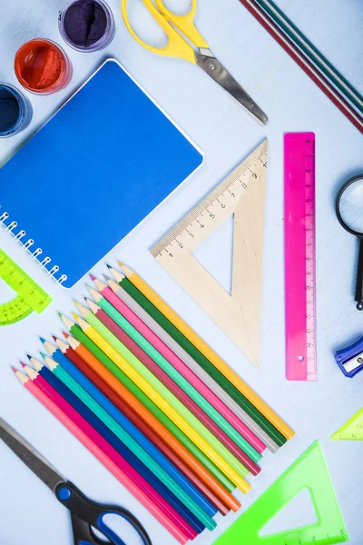 Öğeleri okul ve tablet 