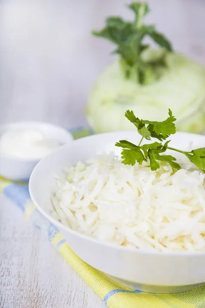Salada com couve-rábano — Fotografia de Stock