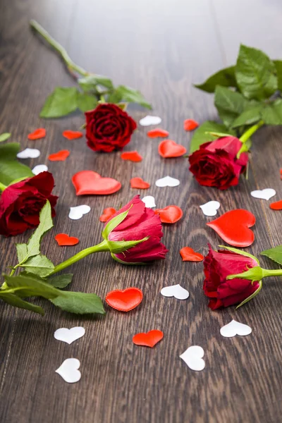 Červená růže a srdce — Stock fotografie