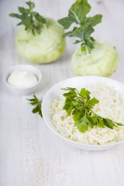 Salata sarımsak ile.  