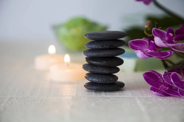 Tratamentos de spa na mesa de madeira . — Fotografia de Stock