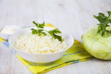 Salata sarımsak ile.  