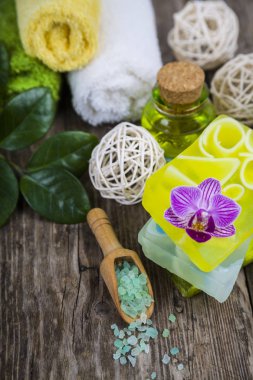 Spa uygulamaları ahşap tablo.