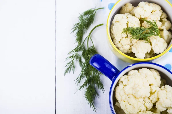 Çok renkli kase haşlanmış karnabahar 