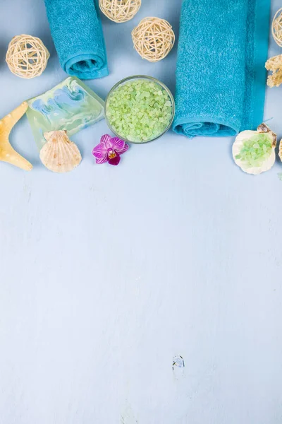 Spa uygulamaları bir mavi ahşap tablo. 