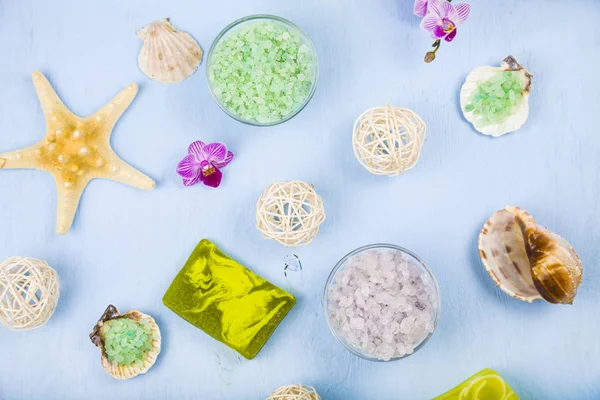 Spa uygulamaları bir mavi ahşap tablo. 