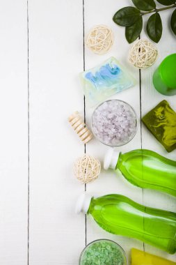 Spa uygulamaları bir beyaz ahşap tablo.