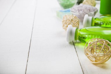 Spa uygulamaları bir beyaz ahşap tablo.