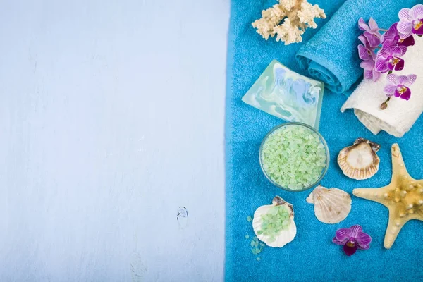 Spa uygulamaları bir mavi ahşap tablo. 