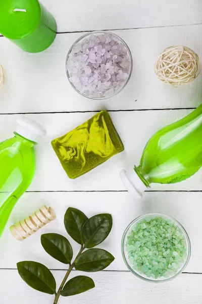 Spa uygulamaları bir beyaz ahşap tablo.