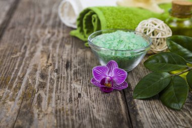 Spa uygulamaları eski ahşap masa. 