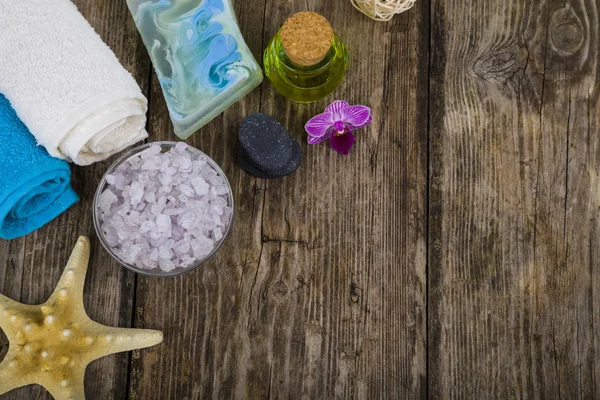 Spa uygulamaları eski ahşap masa. 