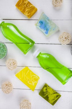 Spa uygulamaları bir beyaz ahşap tablo.